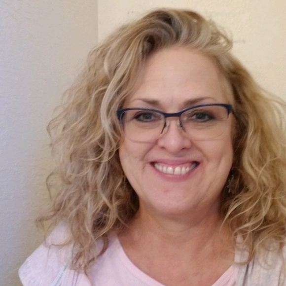 Meet your Posher, Elaine - Picture 1 of 1